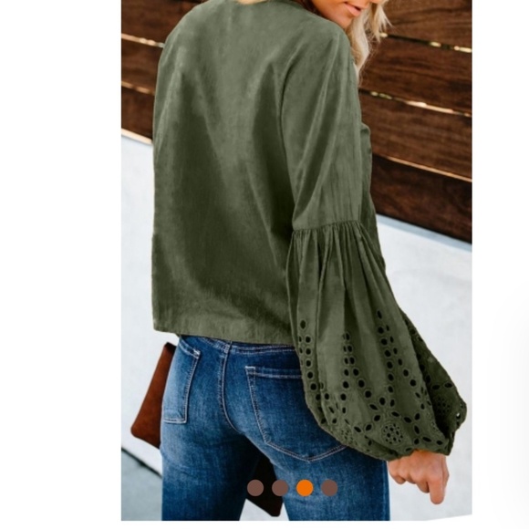 Fitted top with balloon sleeves - Picture 2 of 3